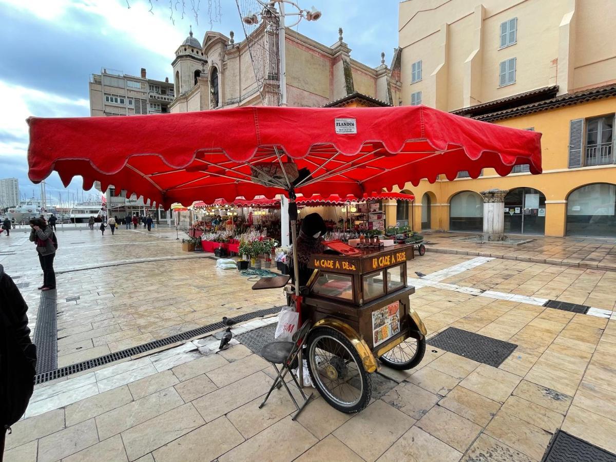 Au Coeur Du Vieux Toulon Au Calme Appartement Renove Climatise Confortable Etage Eleve Avec Ascenseur Proche Parking Et Toutes Commodites Екстериор снимка