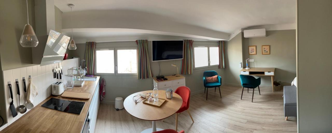 Au Coeur Du Vieux Toulon Au Calme Appartement Renove Climatise Confortable Etage Eleve Avec Ascenseur Proche Parking Et Toutes Commodites Екстериор снимка