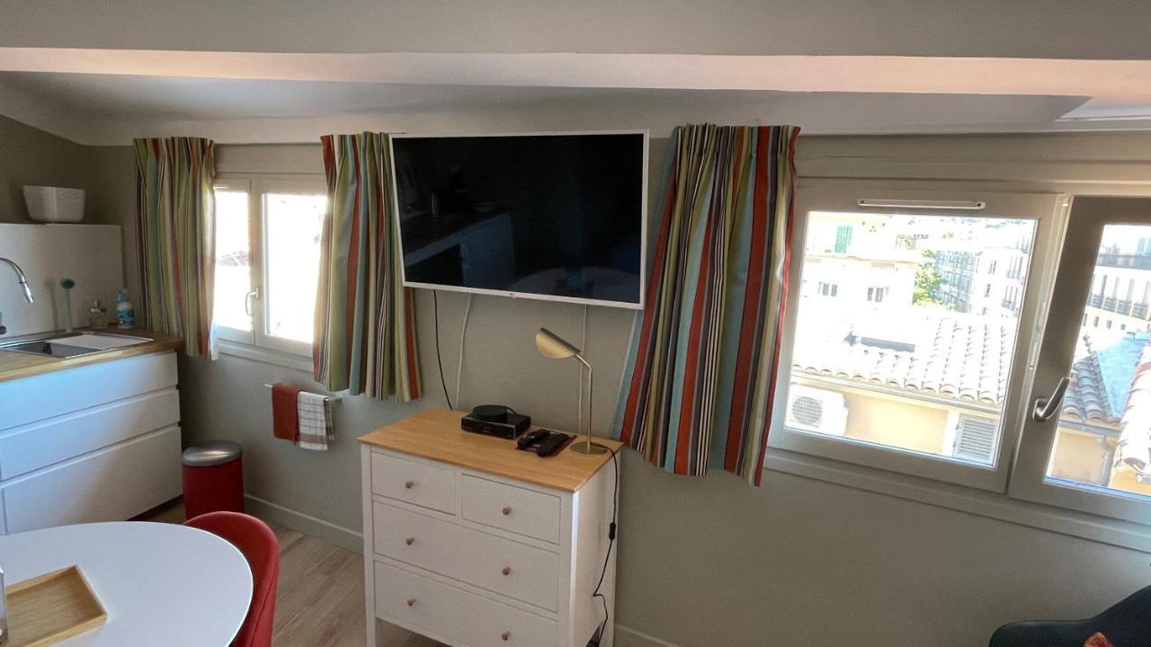 Au Coeur Du Vieux Toulon Au Calme Appartement Renove Climatise Confortable Etage Eleve Avec Ascenseur Proche Parking Et Toutes Commodites Екстериор снимка