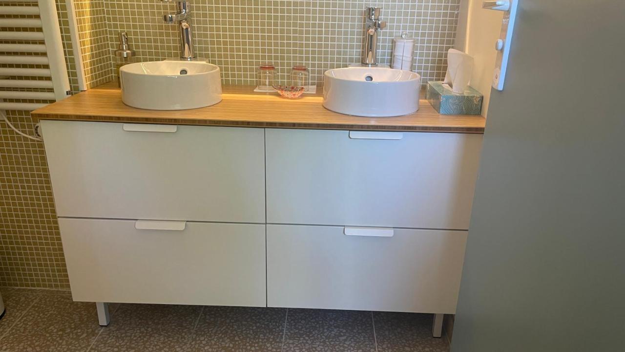 Au Coeur Du Vieux Toulon Au Calme Appartement Renove Climatise Confortable Etage Eleve Avec Ascenseur Proche Parking Et Toutes Commodites Екстериор снимка