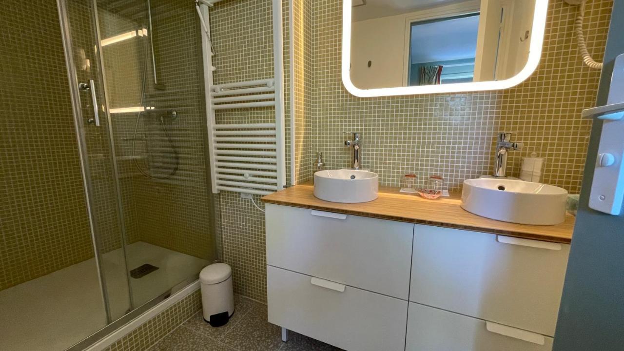 Au Coeur Du Vieux Toulon Au Calme Appartement Renove Climatise Confortable Etage Eleve Avec Ascenseur Proche Parking Et Toutes Commodites Екстериор снимка