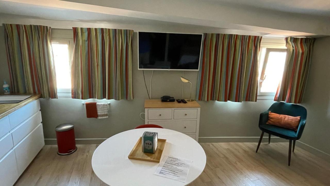 Au Coeur Du Vieux Toulon Au Calme Appartement Renove Climatise Confortable Etage Eleve Avec Ascenseur Proche Parking Et Toutes Commodites Екстериор снимка