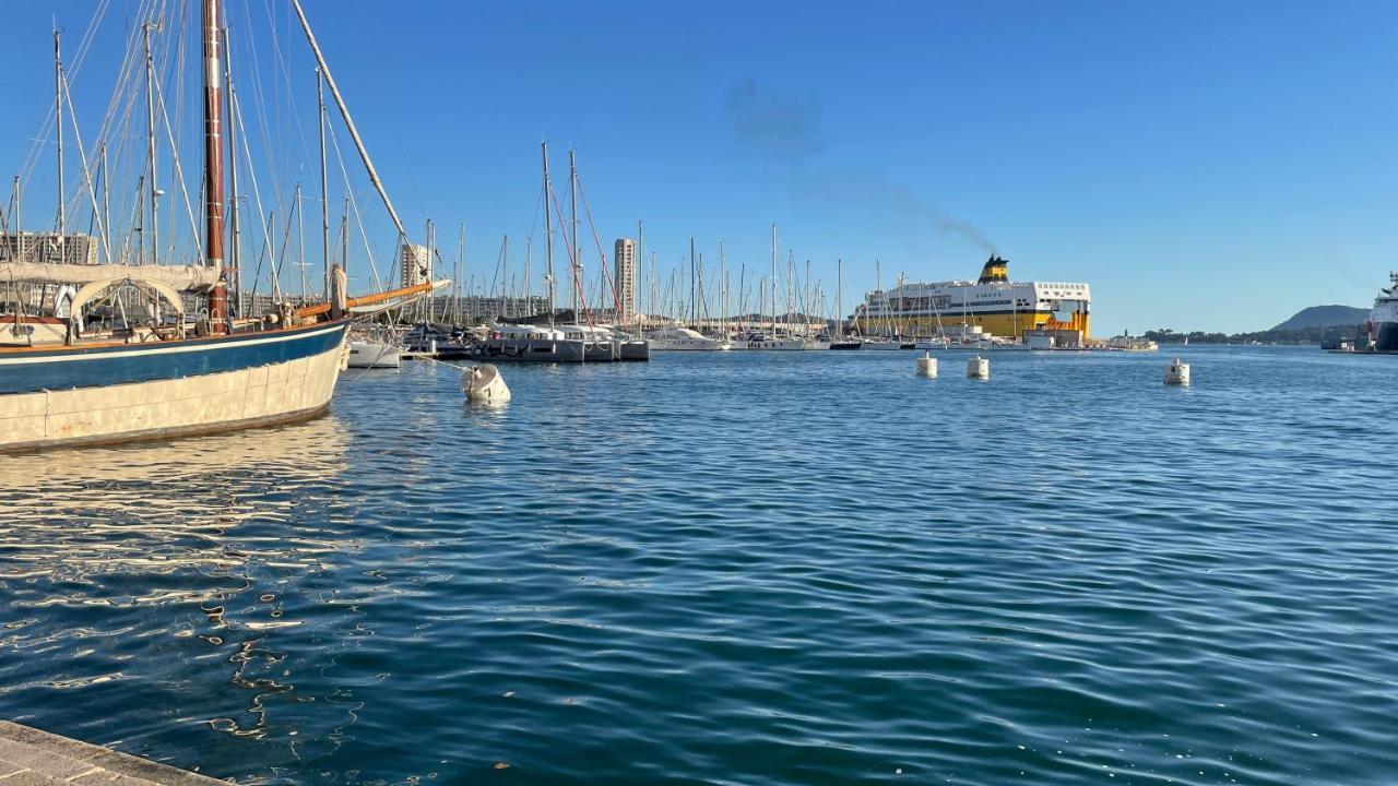 Au Coeur Du Vieux Toulon Au Calme Appartement Renove Climatise Confortable Etage Eleve Avec Ascenseur Proche Parking Et Toutes Commodites Екстериор снимка